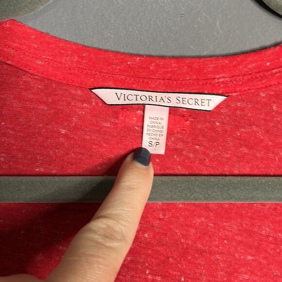 Victoria’s Secret Red Lightweight Long Sleeve T Shirt with Button Detail Sz Sm - Picture 3 of 9